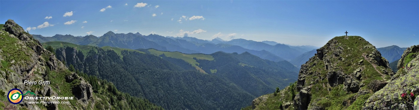 36 Ampia vista panoramica salendo alla croce del torrione MIncucco.jpg